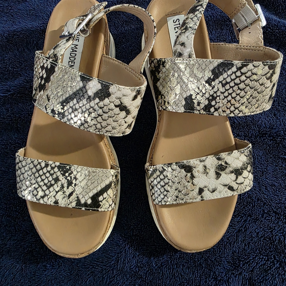 Steve Madden Black and Cream Snake Pattern Sandals